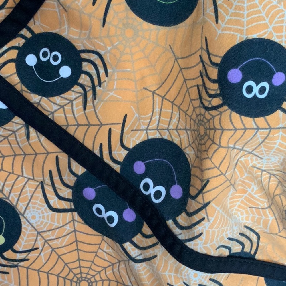Halloween scrub top - Picture 2 of 4